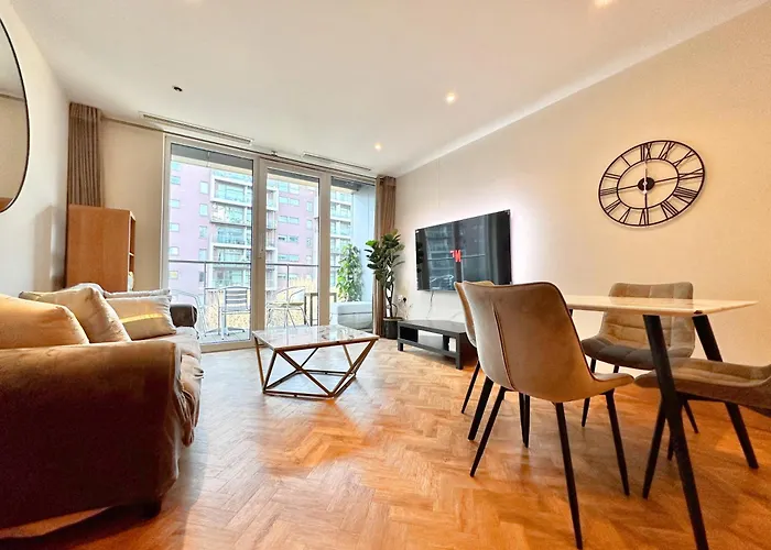 Chelsea Bridge 2Bed 2Bath Balcony Fast Wifi - Luxurylondonstays